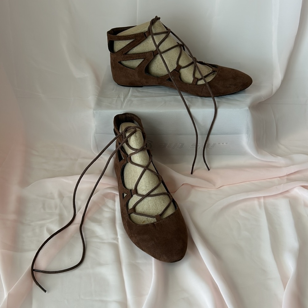 Bucco Capensis Greenwich Brown Lace Up Tie Front Flat Suede Shoes Size 8